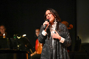 Melody Courage, soprano
