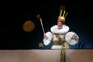 Giles Tomkins, bass-baritone
